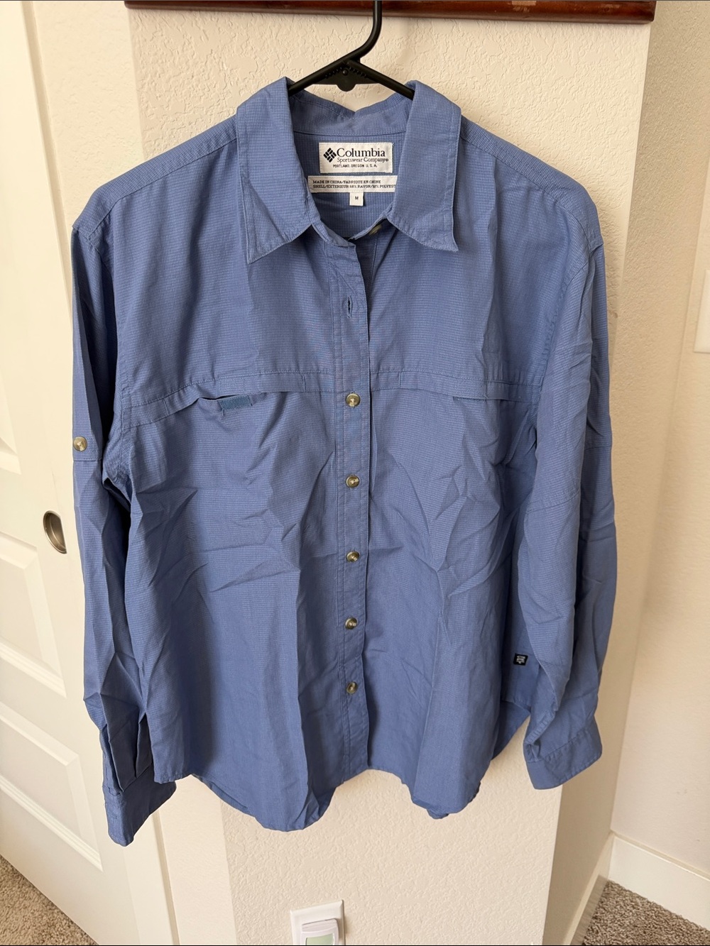 Columbia ladies quick dry Light Blue Long Sleeve Button-Down Shirt size Medium